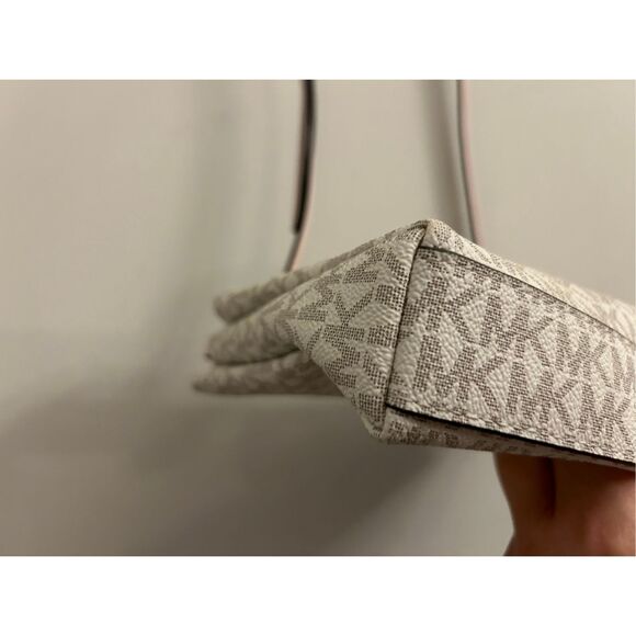 Michael Kors Trisha Medium Logo Crossbody Bag EUC - Picture 6 of 16